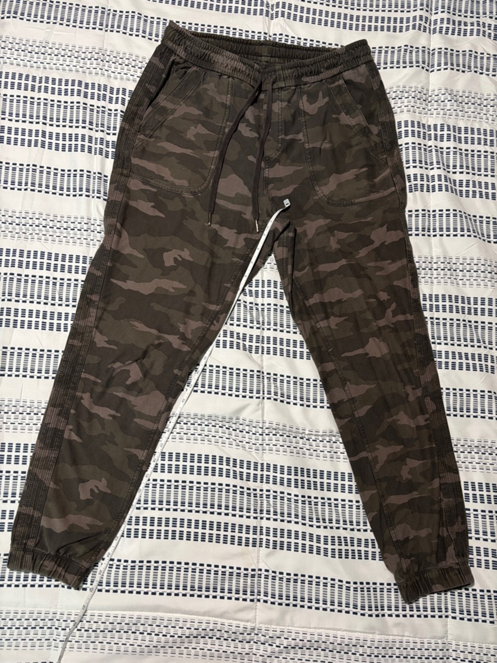 Womens Athletica Camouflage Jogger Pants - Olive Camo size 8